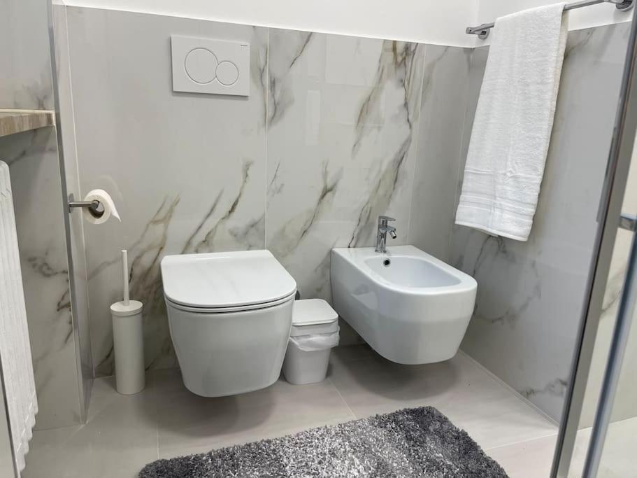 Luxury 1 Bedroom Apartment, Close To San Siro, Fiera And 10 Min Metro To Duomo Milán Exterior foto