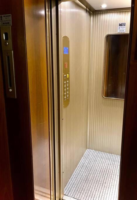Luxury 1 Bedroom Apartment, Close To San Siro, Fiera And 10 Min Metro To Duomo Milán Exterior foto