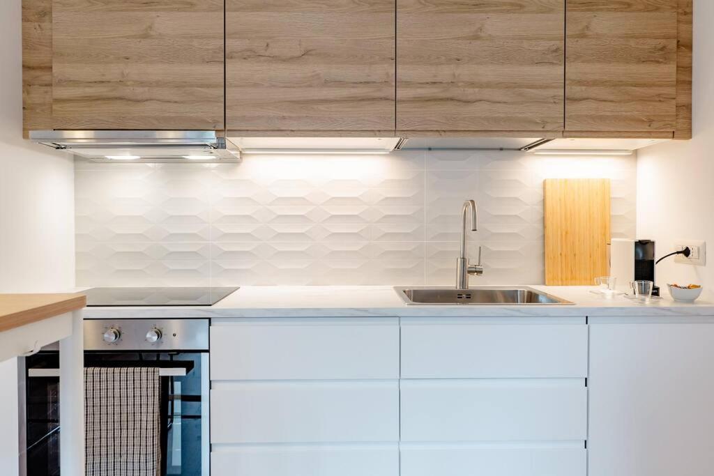 Luxury 1 Bedroom Apartment, Close To San Siro, Fiera And 10 Min Metro To Duomo Milán Exterior foto