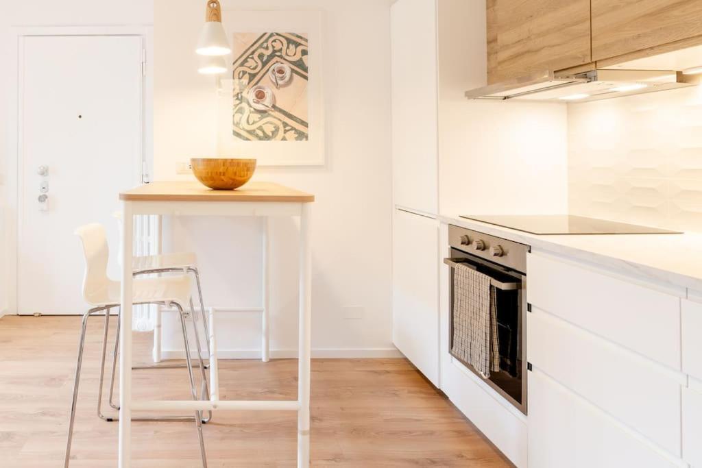 Luxury 1 Bedroom Apartment, Close To San Siro, Fiera And 10 Min Metro To Duomo Milán Exterior foto