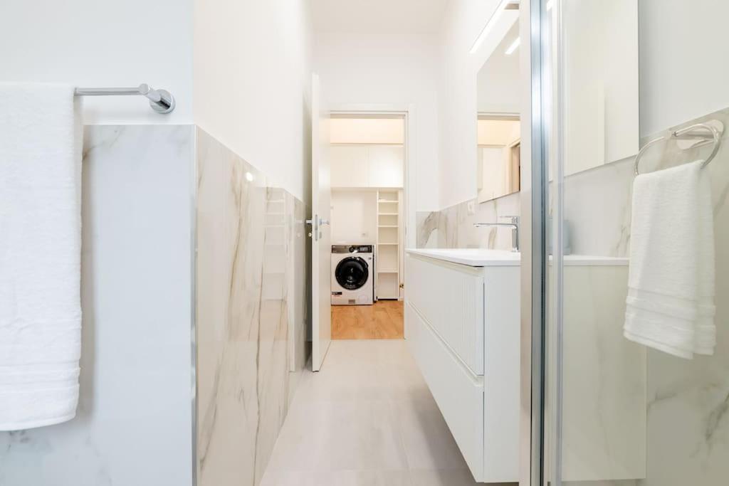 Luxury 1 Bedroom Apartment, Close To San Siro, Fiera And 10 Min Metro To Duomo Milán Exterior foto