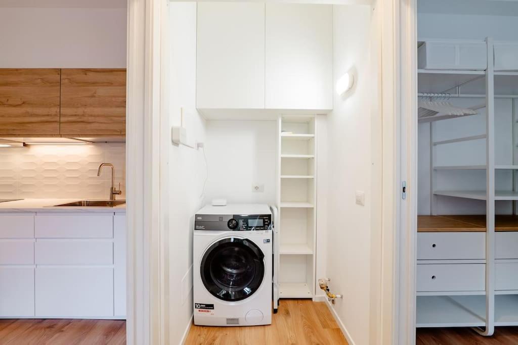 Luxury 1 Bedroom Apartment, Close To San Siro, Fiera And 10 Min Metro To Duomo Milán Exterior foto